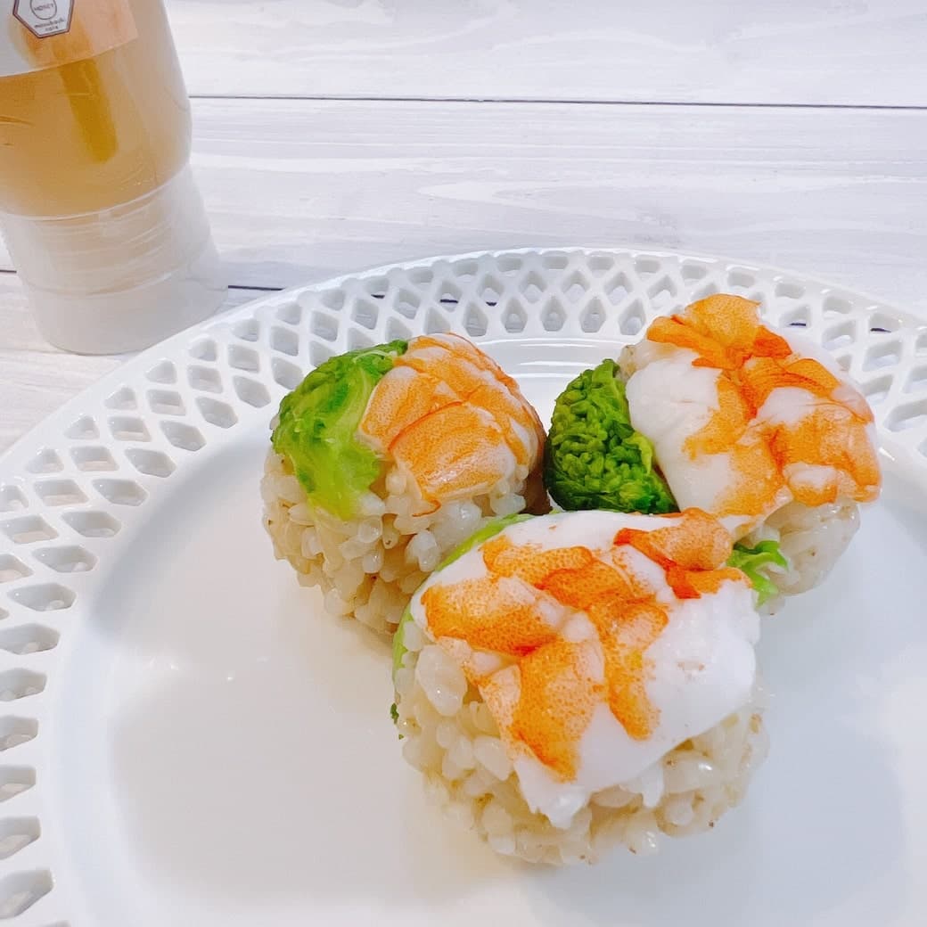 エビと菜の花のハチミツ手まり寿司