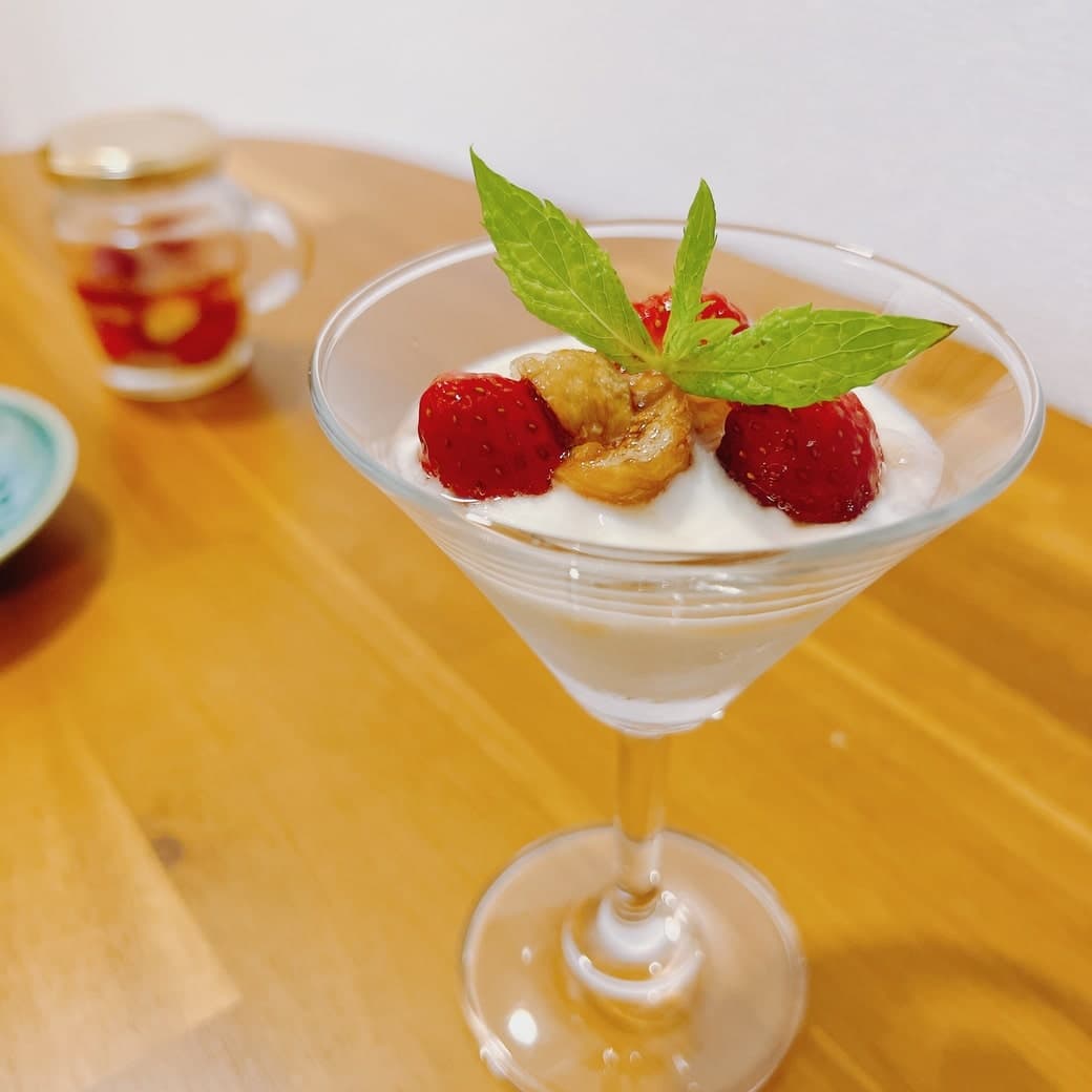 ハチミツオリーブトースト|イチゴといちじくのハチミツ漬け