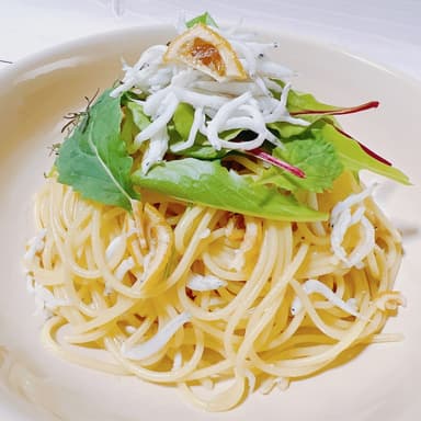 レモンハニーとしらすの冷製パスタ|生絞りオレンジのレモンハニースカッシュ