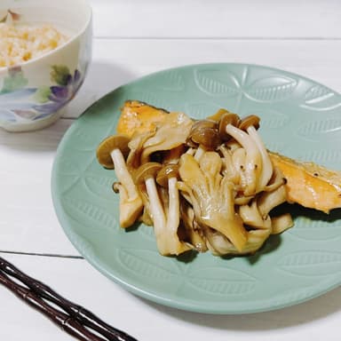 生秋鮭ときのこのハチミツバターしょうゆ|さつまいもとリンゴのハチミツ紅茶煮