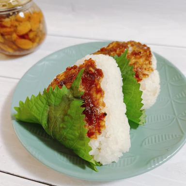 チーズ入り！ハチミツ味噌のナッツ焼きおにぎり