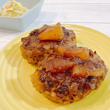 りんごコンフィチュール入り和風ソースハンバーグ｜りんごハニーと白菜のさっぱりサラダ