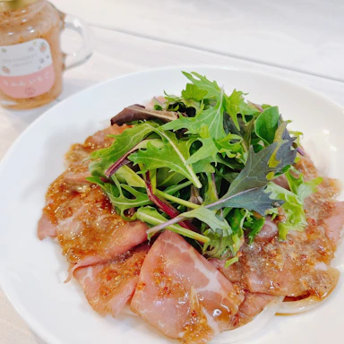 うふふいちごソースをかけたローストビーフ